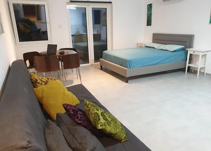 Daire In The Centre Of The