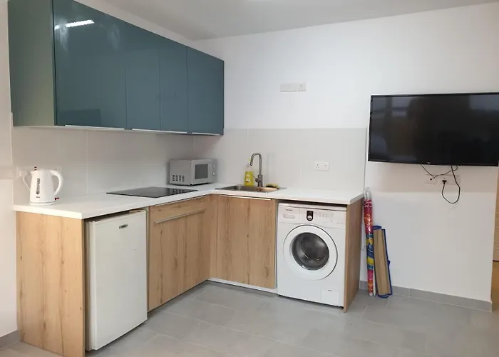 Daire In The Centre Of The *