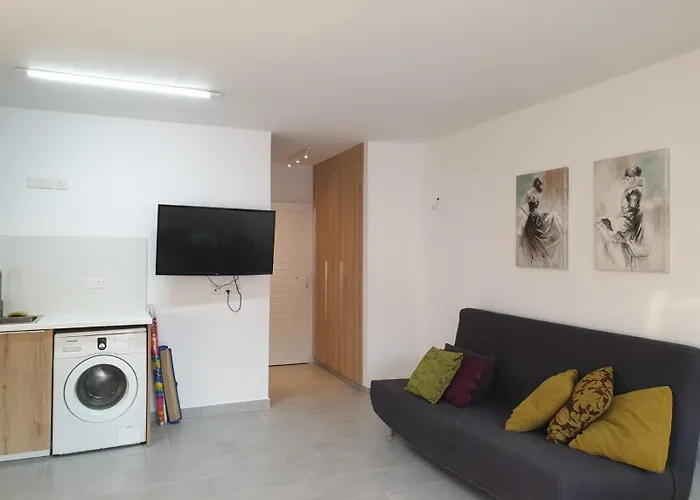 In The Centre Of The Daire Aya Napa